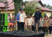 Praja IPDN Bersihkan Lumpur Perkantoran Pemkab Aceh Tamiang