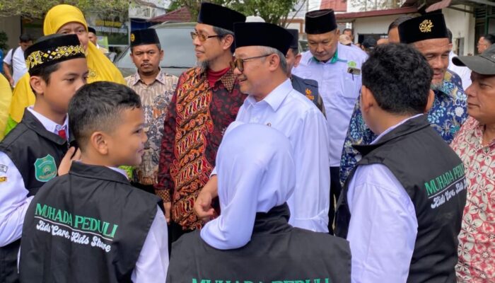 Mendikdasmen Kunjungi SD 2 Muhammadiyah Langsa, Serukan Siswa Tetap Semangat Belajar