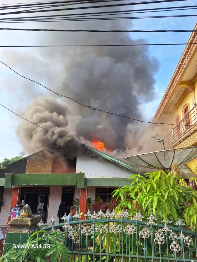 Satu Rumah-Gudang Terbakar Di Desa Mompang Julu, Korban Jiwa Tidak Ada