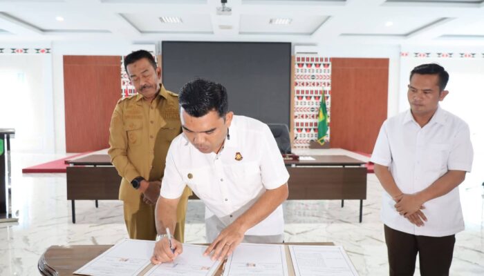 Bupati dan Kajari Madina Teken MoU Pendampingan Hukum Pelaksanaan Pembangunan
