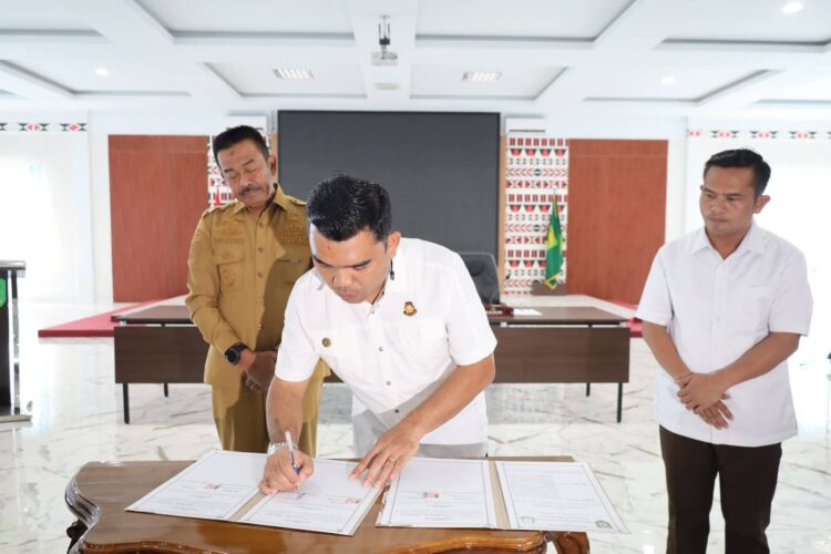 Bupati dan Kajari Madina Teken MoU Pendampingan Hukum Pelaksanaan Pembangunan