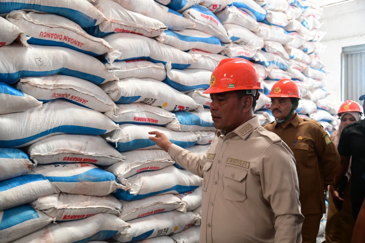 Pastikan Stok Pupuk, Bupati Aceh Besar Tinjau Gudang PIM Di Blang Bintang
