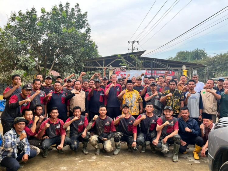 Pemuda Masjid Dunia, Artha Graha Peduli Dan DMDI Indonesia Kirim Alat Berat Ke Daerah Terdampak Bencana Di Aceh