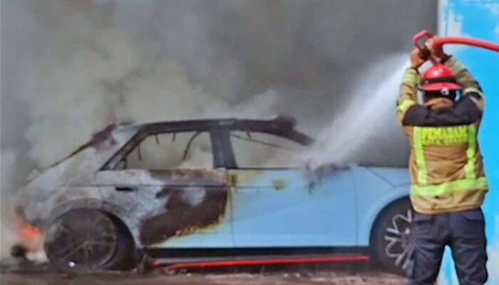 Mobil Listrik Diduga Milik Gubernur Bobby Nasution Terbakar Di Medan