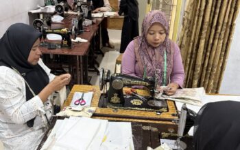 Mengembangkan Ekonomi Kreatif, IP Beri Pelatihan Kelompok Binaan WATAMA Ecoprint