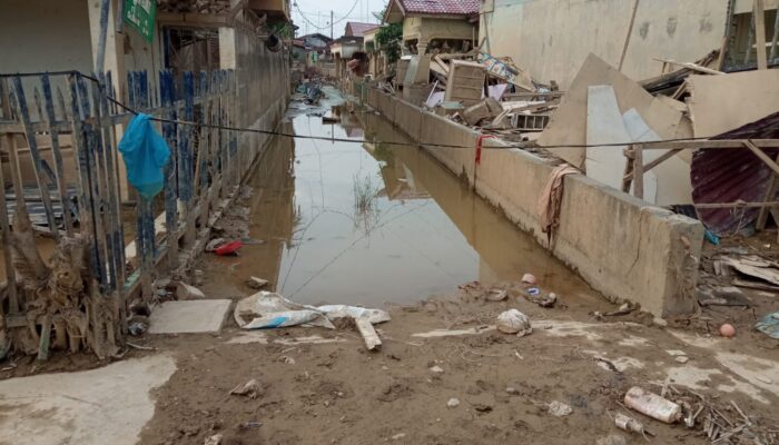 Drainase Utama Bukit Tempurung Tersumbat, Rumah Warga Digenangi Air Dan Lumpur