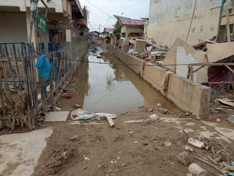 Drainase Utama Bukit Tempurung Tersumbat, Rumah Warga Digenangi Air Dan Lumpur