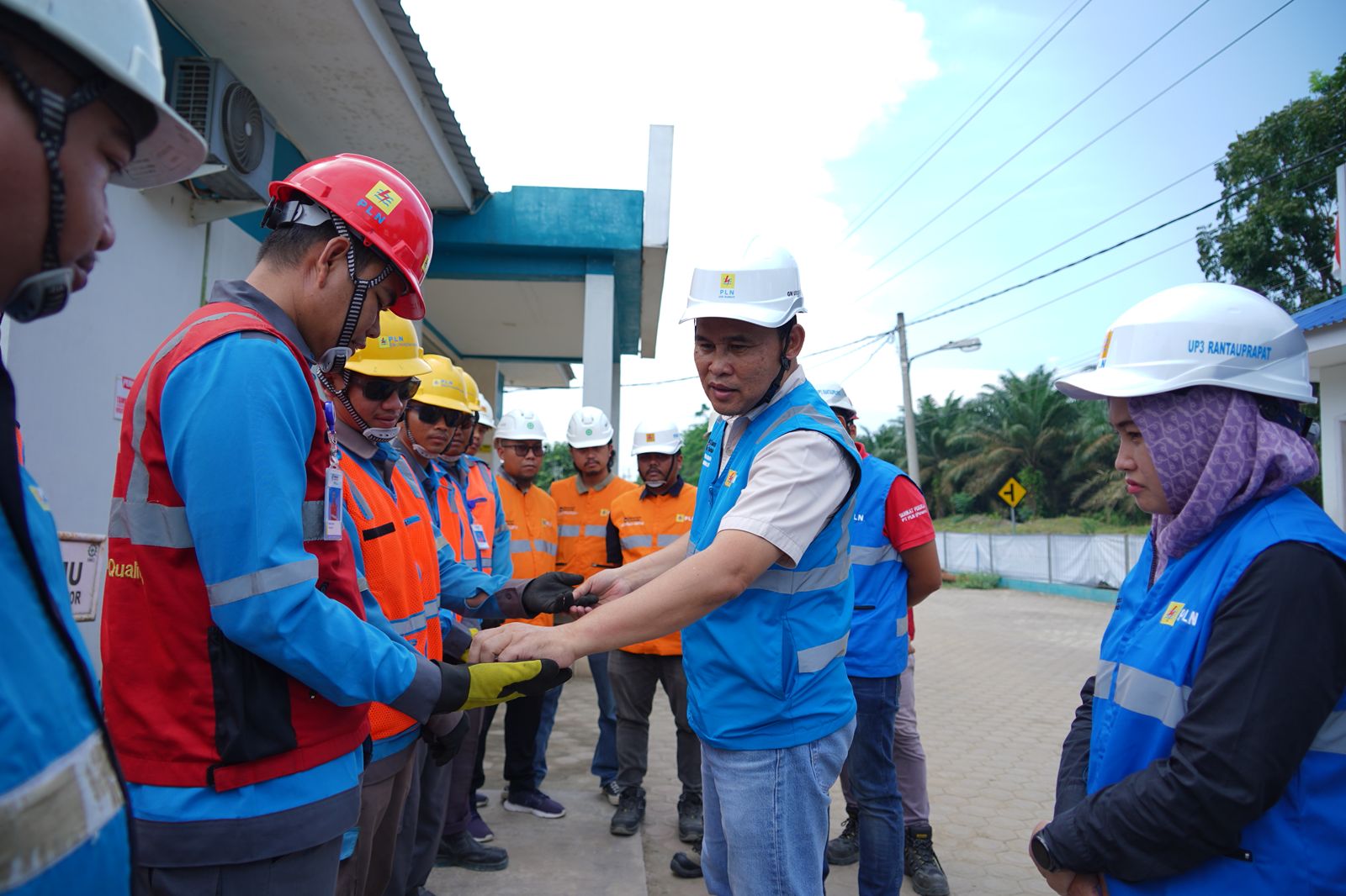 GM PLN UID Sumut Ajak Insan PLN Melayani Sepenuh Hati, Utamakan K3