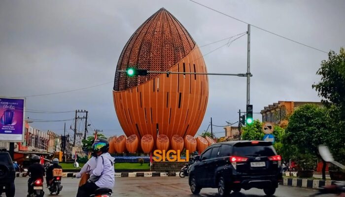 Awan Gelap Menggantung di Tugu Aneuk Mulieng, Hujan Mengintai Sigli
