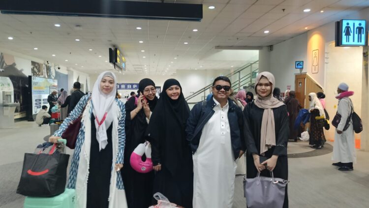 Berangkat Umrah Bersama Istri Dan Keluarga, Real: ‘Alhamdulillah Semua Berjalan Lancar’
