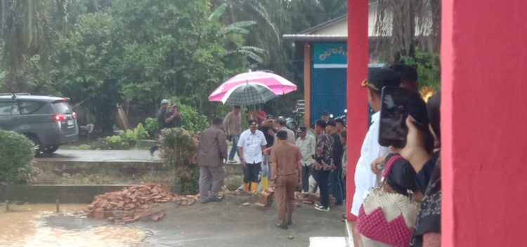 Orang Tua Siswa SDN 333 Bintungan Bejangkar Apresiasi Resmi RKB yang Selesai Dibangun Meski Dihadang Banjir dan Longsor