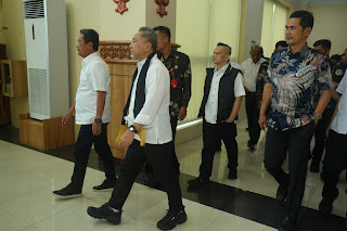 Sekda Aceh Sambut Menko Pangan Dan Dua Menteri Di Bandara SIM