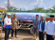 Karyawan XLSMART Kolaborasi Rumah Tahfiz Muslimin Salurkan 8.000 Liter Air Bersih, 1.000 Al-Quran