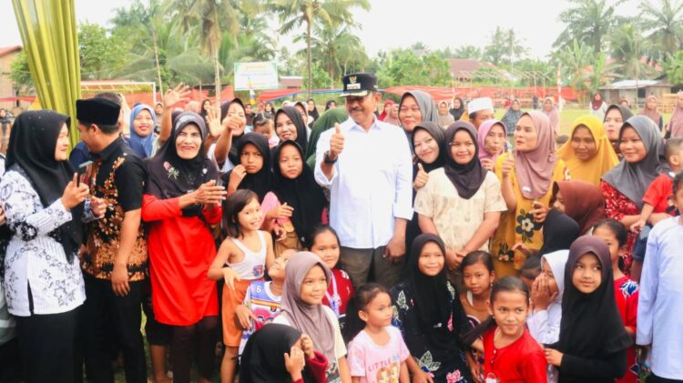 Bupati Mandailing Natal Ramah Tamah Dengan Masyarakat Desa Batu Sondat