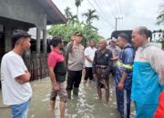 Kapolres Pidie Turun ke Muara Tiga, Warga Banjir Dijamin Tak Sendiri