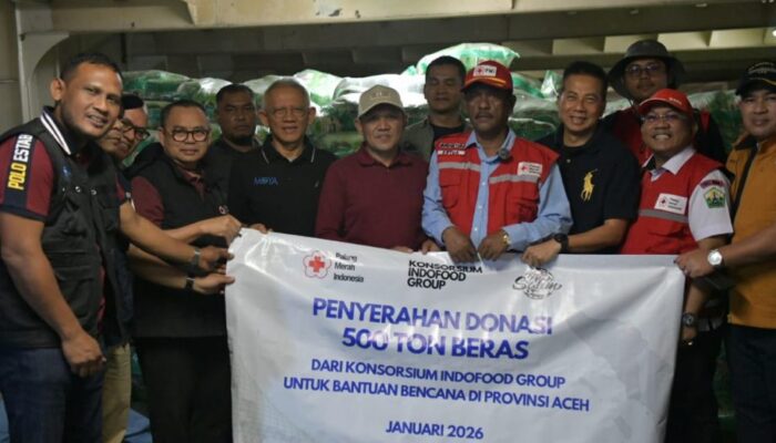 Wakil Gubernur Aceh Terima Bantuan Kemanusiaan PMI di Pelabuhan Krueng Geukueh