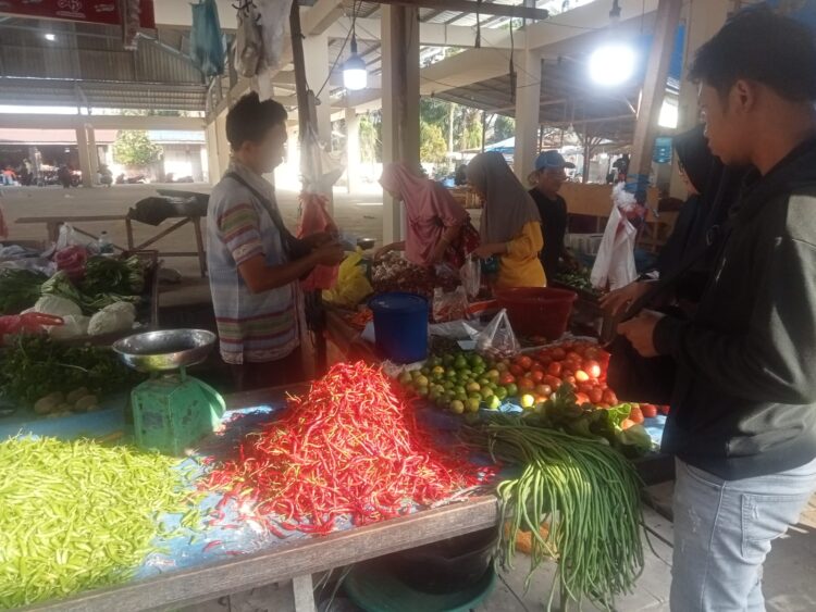 Harga Kebutuhan Pokok Turun, Pasar Bakaran Baru Dipadati Konsumen