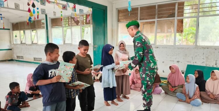 TNI Kodam V Brawijaya Edukasi Kesehatan dan Motivasi Murid SD Korban Banjir di Bireuen