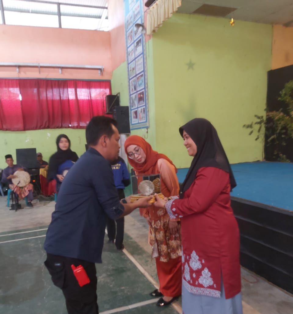 Teater Garis Lurus Gelar Panggung Rakyat 