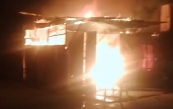 Satu Toko Grosir Hangus Terbakar di Balige
