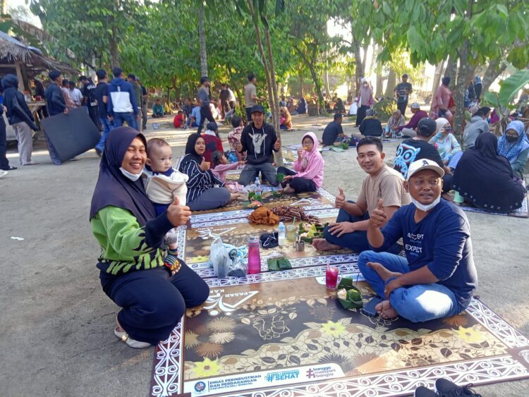 Wisata Kuliner Pasar Kamu Mendapat Bantuan Ratusan Tikar dan Lima Toilet Dari Pemkab Deliserdang