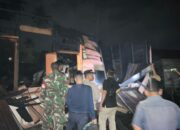 Malam-malam Di Belakang UMTS Sidimpuan, Satu Kontrakan Terbakar