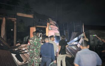 Malam-Malam Di Belakang UMTS Sidimpuan, Satu Kontrakan Terbakar