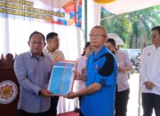 Sekda Deliserdang Serahkan Izin Ternak Ayam