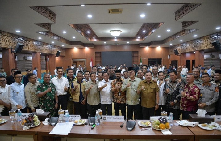 Wagub Dan Bupati/Wali Kota Se-Aceh Ikuti Rapat Penanganan Bencana Bersama Mendagri