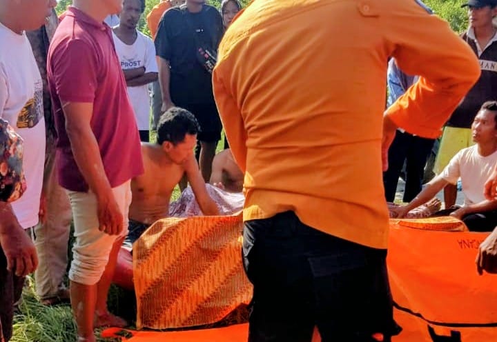 Perahu Jaring Udang Pecah, Dua Nelayan Tenggelam