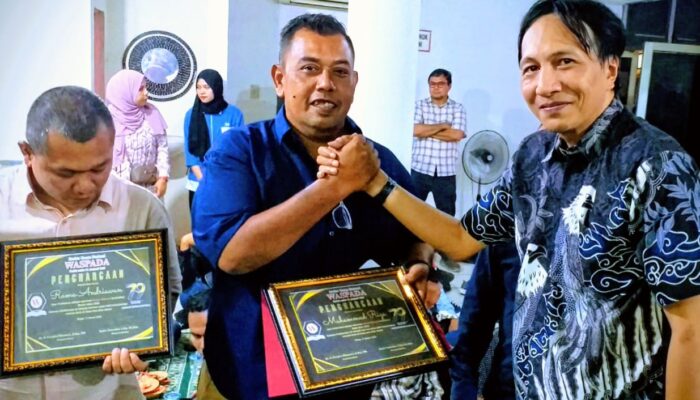 Muhammad Riza Terima Penghargaan Wartawan Berdedikasi Waspada 2025