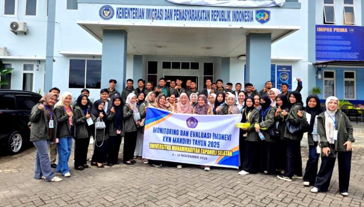 Mahasiswa UM Tapsel Latih Warga Binaan Lapas P. Sidimpuan Olah Kayu Bekas Jadi Furniture