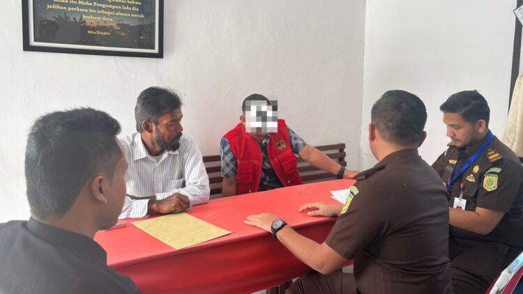 Kejari Aceh Besar Tahan Tersangka Korupsi Dana Gampong Seurapong