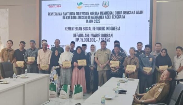 Bupati Salim Fakhry Serahkan Santunan 12 Ahli Waris Korban Meninggal Dunia Bencana Banjir