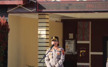 Kapolres Samosir Perdana Pimpin Apel Dengan Bahasa Inggris