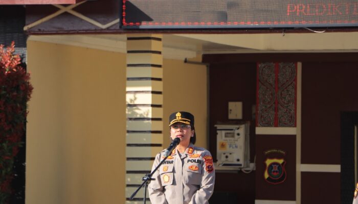 Kapolres Samosir Perdana Pimpin Apel Dengan Bahasa Inggris