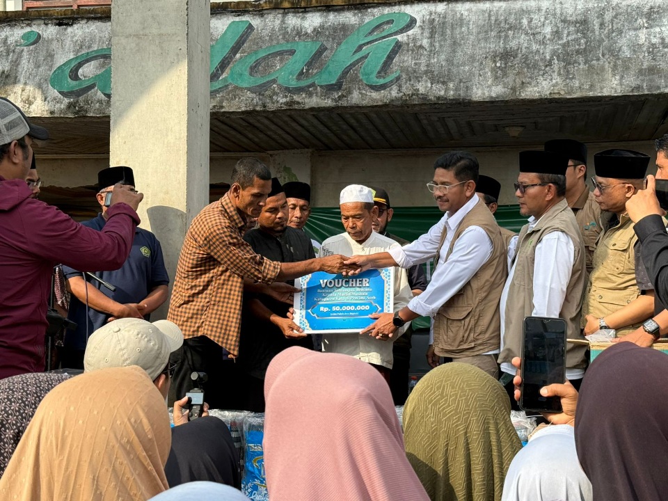 Kemenag Serahkan Bantuan Untuk Masyarakat Dan Masjid Di Aceh Utara