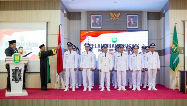 Lantik 18 Keuchik, Wali Kota Sabang Tekankan Amanah dan Disiplin Hadapi Penurunan Dana Gampong 59 Persen