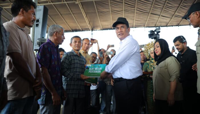 Terdepan Salurkan Bantuan Pangan, Masyarakat Aceh Sampaikan Terima Kasih kepada Mentan Amran