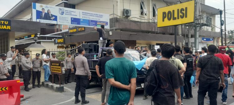 BEM SI Kerakyatan Sumut Minta Polisi Tangkap Pembakar Mobil Pengacara