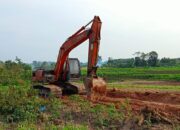 Galian C Diduga Ilegal Dibiarkan, Jalan Kebun PTPN IV Tanah Raja Hancur, Aparat Baru Akan Mengecek
