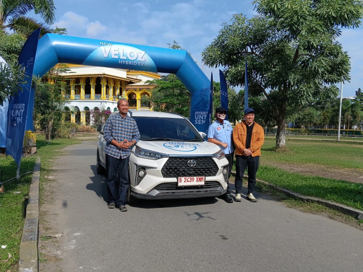 Tempuh Jarak 7.000 Km, Ekspedisi Veloz Hybrid EV Lintas Nusa Tiba Di Medan