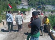 Jembatan Sukaramai Atas Nyaris Putus Pasca Bencana, Warga Empat Kampung Gotong Royong Timbun Jalan