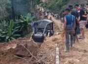 Alat Berat Diterjunkan, Longsor di Jalan Leter S Bergang–Karang Ampar Mulai Dibersihkan