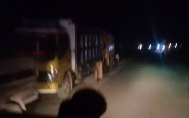 Diduga Modifikasi Tangki, Puluhan Mobil Antre BBM Subsidi di SPBU Panggautan Kec. Natal