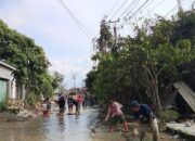 Warga Sriwijaya Gotong Royong Pulihkan Lingkungan Pascabencana Banjir