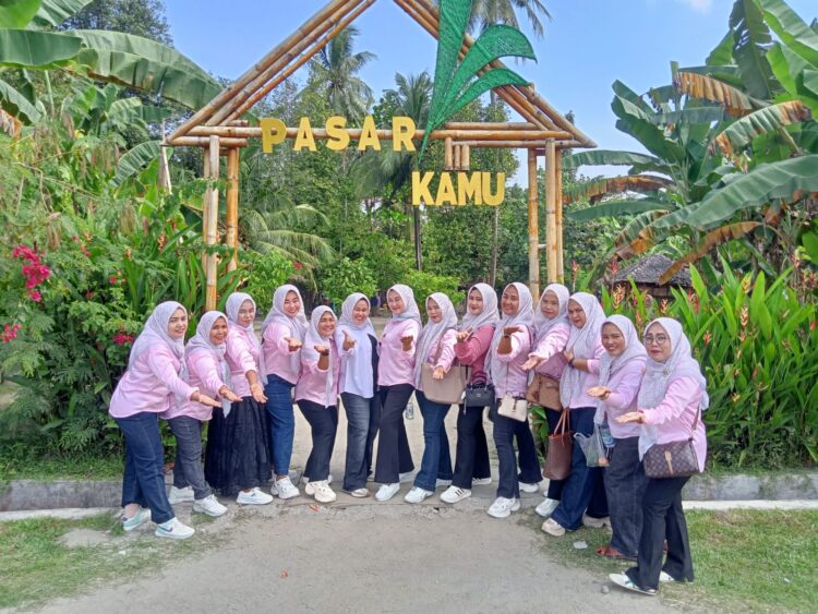 Komunitas Macan Gowes Kabupaten Batu Bara Rekreasi ke Pasar Kamu