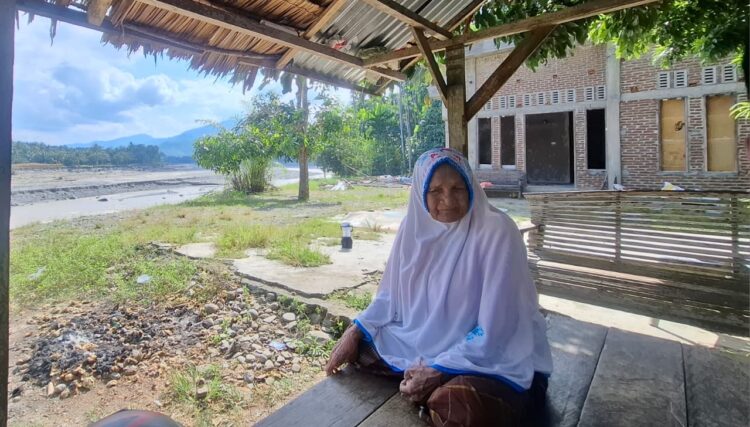 Nek Tigade Minta Huntara Jelang Ramadhan, Rumahnya di Pedalaman Bireuen Jadi Sungai