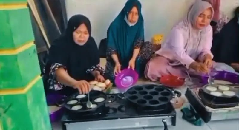 Warga Gampong Lamreung Lestarikan Tradisi Toet Apam