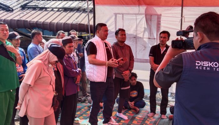 Bupati Salim Fakhry Sambangi Korban Kebakaran